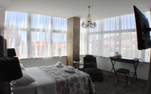 Prima Luce Downtown