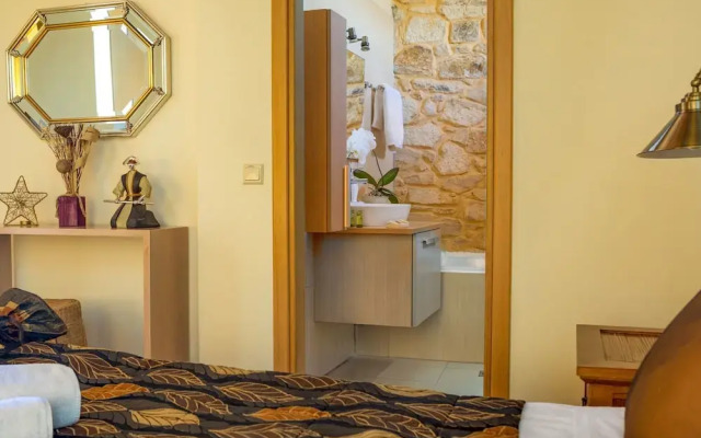 Cozy Holiday Home With Pool and Whirlpool in Maheri