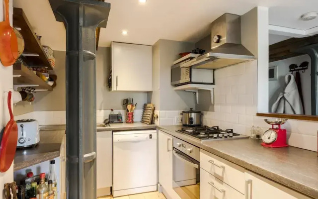 Stunning 2-bed Converted Warehouse - Sleeps 4