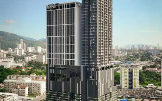 iconic seaview near airport bayan lepas 7pax luxury