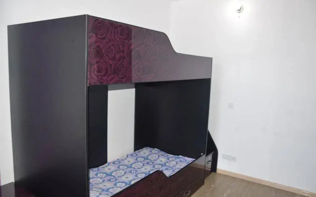 Irakli's Apartment with Terrace