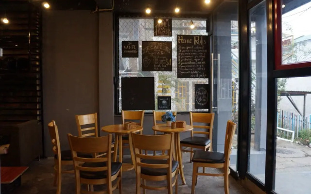 Grey Monkey Dalat Hostel