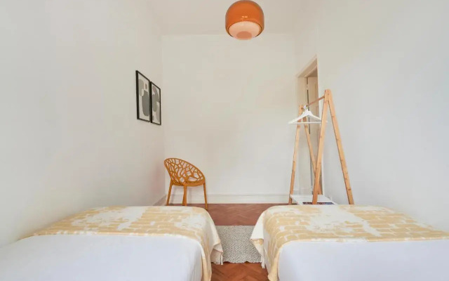 Light-Filled & Renovated Apartment, By TimeCooler