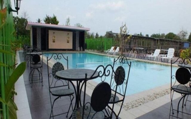 Thanasiri Hotel & Resort