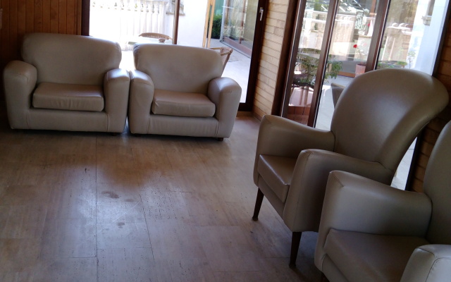 Dinara Hotel