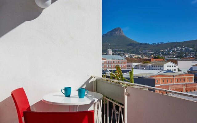 Centrally Located 2 Bedroom Apartment in Cape Town