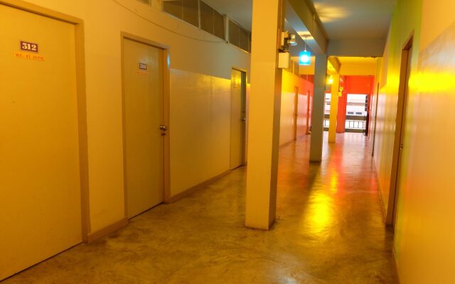 B&B House & Hostel
