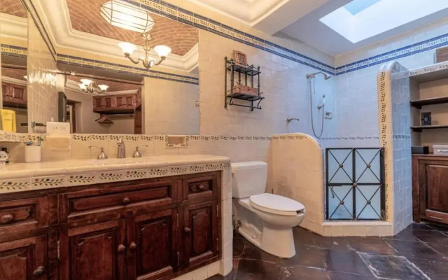 HOLT - Classic Chalet with Pool Overlooking Parroquia