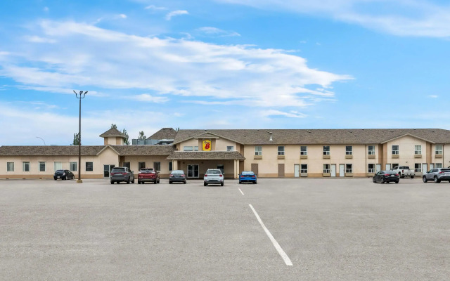 Super 8 by Wyndham Meadow Lake