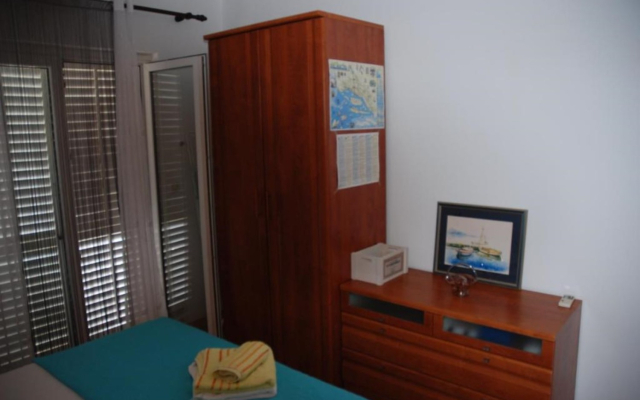 Apartment Sima - comfortable family apartments A2 Ivona Omis, Riviera Omis