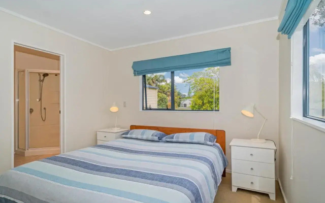 The Bungalow at Matarangi - Matarangi Holiday Home