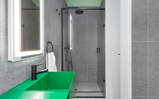 ALTIDO Bright Self Check-In Studio in Porto