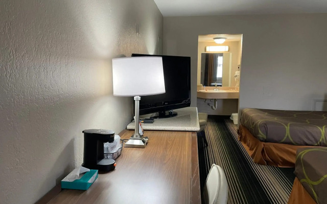 Deluxe Inn & Suites