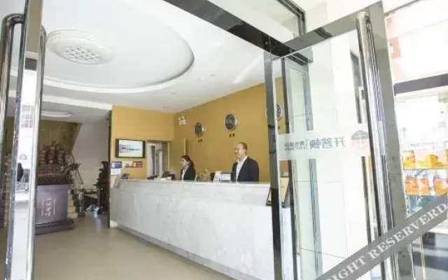 Yun Pan · Cape Town Collection Hotel (Qin Railway Station)