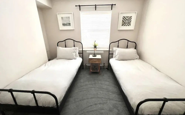 Oxford Street Grand Apartment