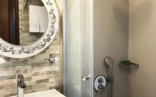 Ada Bacchus Hotel