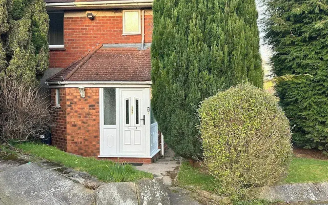 Cosy 3-bed Retreat - Garden, Parking & Bbq