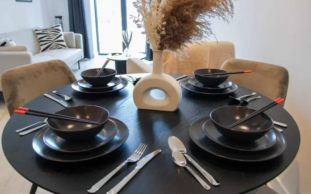 Slate Suite 1BR City Views