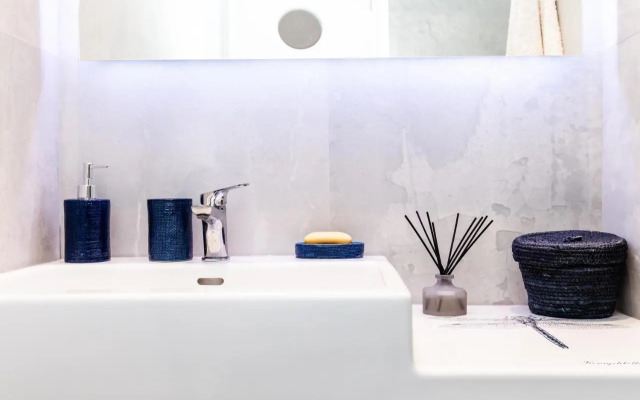 Sweet Suite Flora in Vouliagmeni