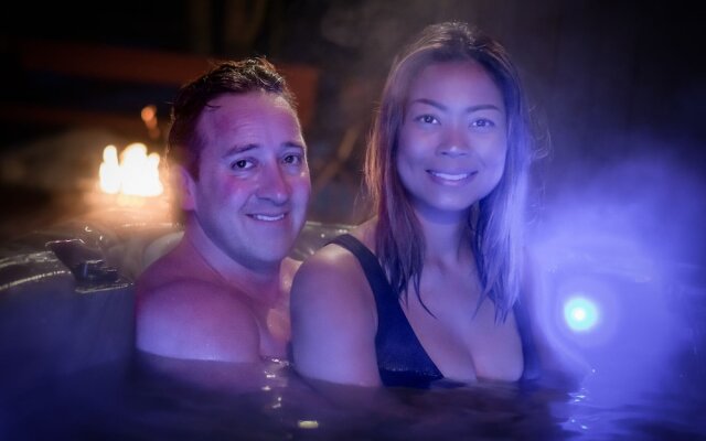 Barefoot Villas Cabin 1 Beaver w/ Hot tub