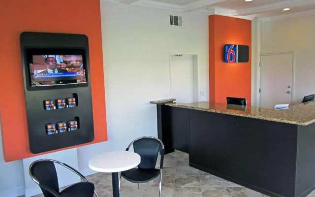 Motel 6 Anaheim, CA