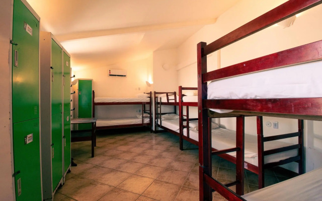 Bamboo Búzios Hostel