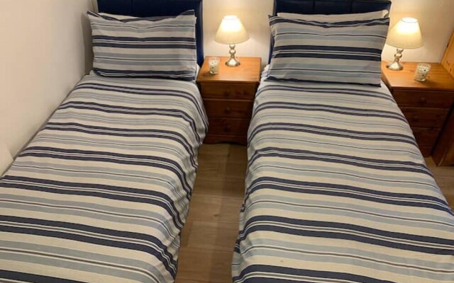 Compact Suite, 3 min From Beach - Inc Breakfast