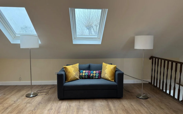 1 Bed Flat - Sleeps 3 - Parking - Wifi
