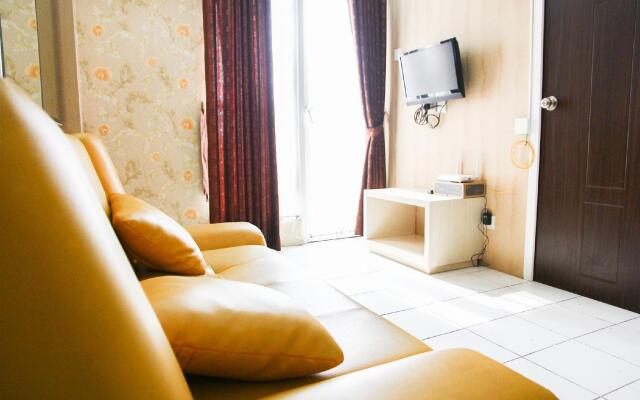 Pool View 2BR Mutiara Bekasi Apartment By Travelio