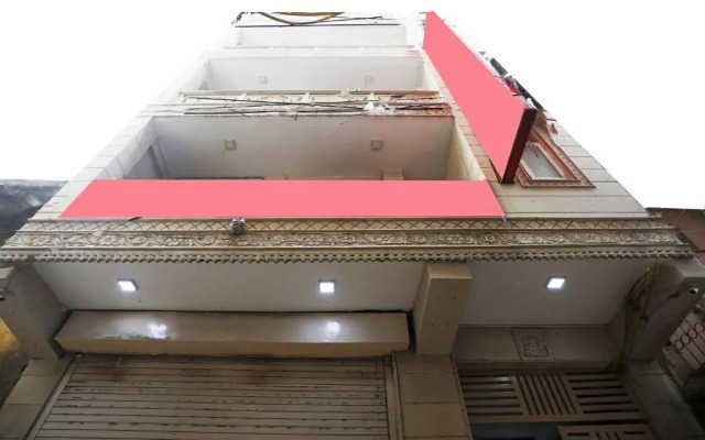 Discovery Deluxe by OYO Rooms