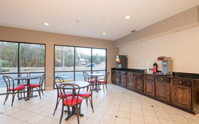 Red Roof Inn & Suites Biloxi - Ocean Springs