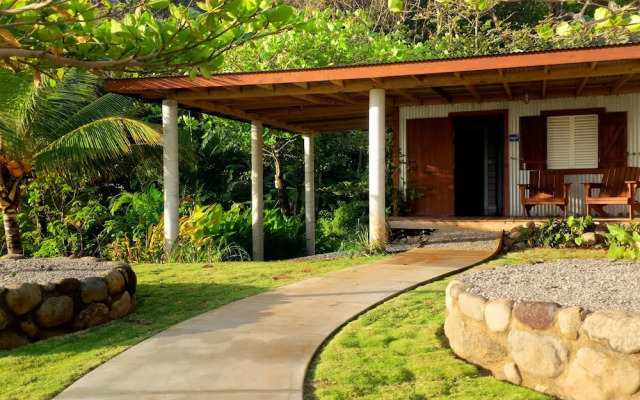 Pagua Bay House Oceanfront Cabanas