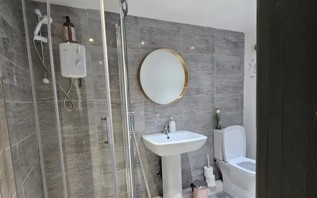 Beautiful En-suite Studio in Leeds -lower Floor