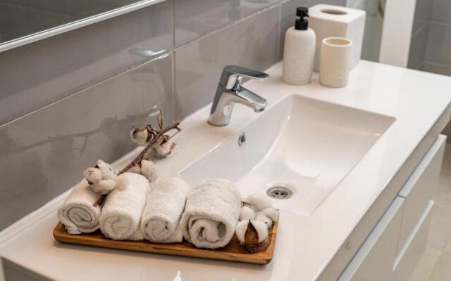 Deluxe 3 Bedrooms Flat in Residential Area