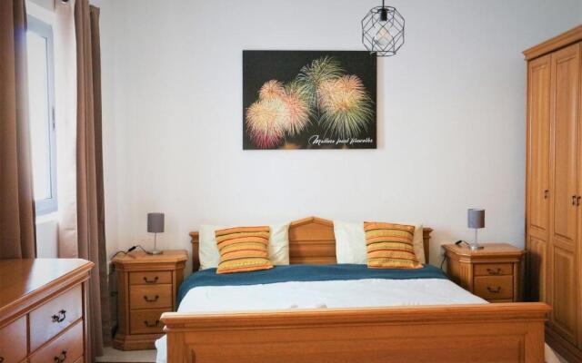 XL Central Home - Sleeps 10 people