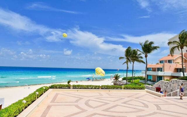 Villas Cancun by Casago