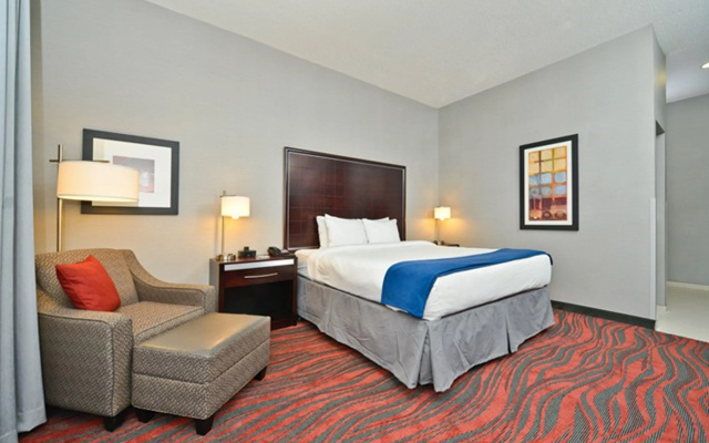Holiday Inn Express & Suites Utica by IHG