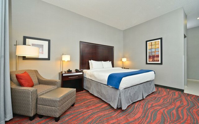 Holiday Inn Express & Suites Utica, an IHG Hotel