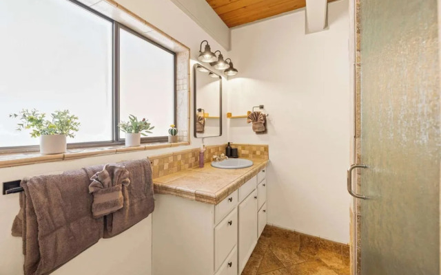 Tahoe City Retreat For 8!