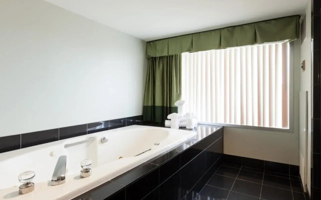 Crowne Plaza Cleveland at Playhouse Square by IHG