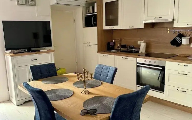 Holiday House Baska Hill