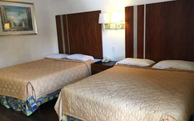 Riverside Inn & Suites