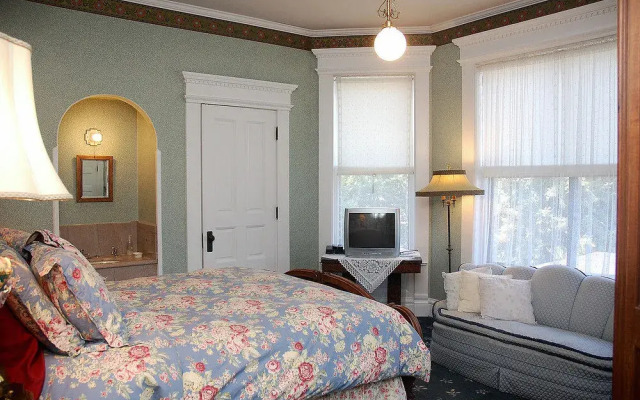 The Grand Anne Bed & Breakfast