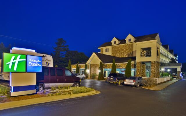 Holiday Inn Express Mackinaw City, an IHG Hotel