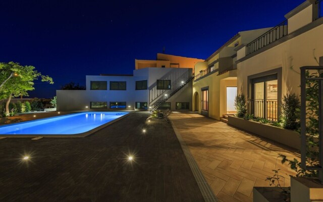 Villa With 4 Bedrooms in Quelfes, With Wonderful sea View, Pool Access