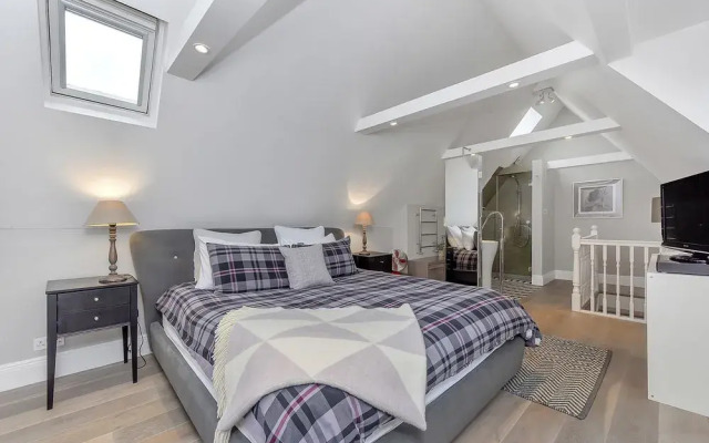 Woodbridge House Apartment