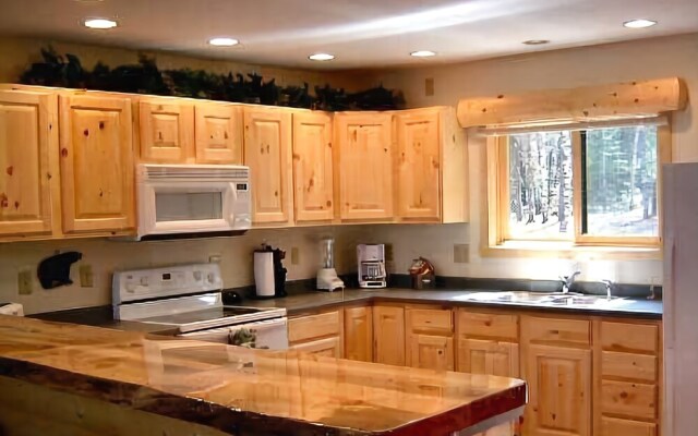 Timber Bay Lodge & Houseboats