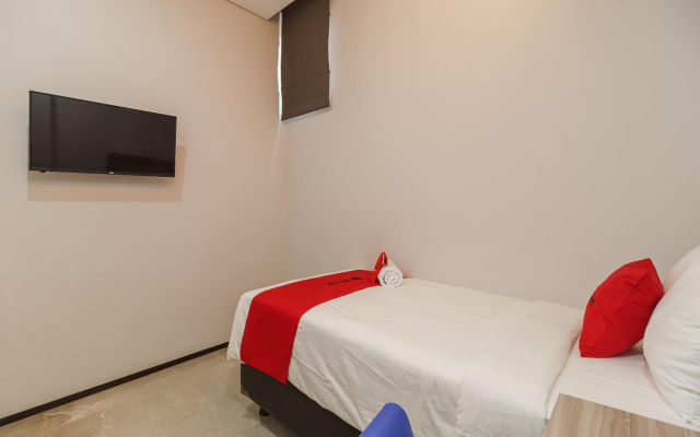 RedDoorz Plus near Senayan City – Guest Rooms – Jakarta