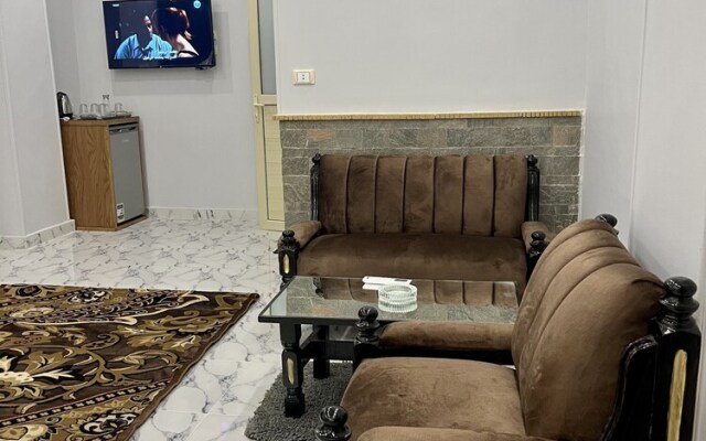 Life Pyramids Inn