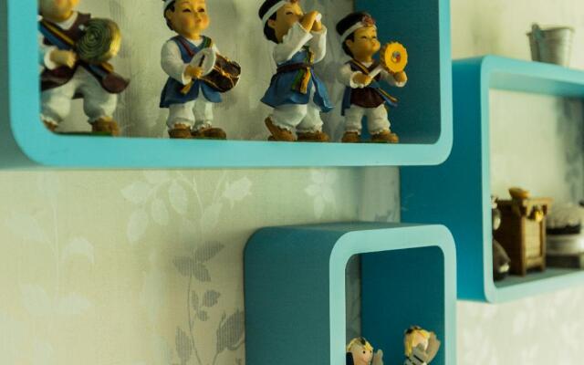 hongceon byeolbicheureuneunmaeul pensyeon